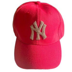 Women’s Pretty, Pink & STUNNING NY Yankees adjustable cap. Worn 1x Perfect UC🩷